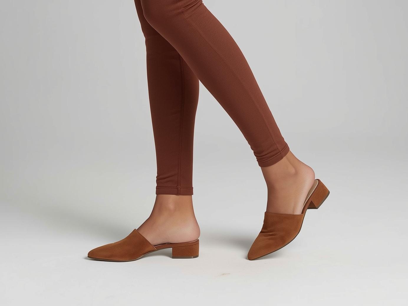 Brown Leggings & Suede Mules Are Fall 2025’s Athleisure Must-Have
