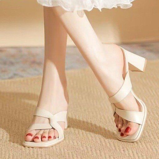Open-Toe Chunky Heel Sandals – Bold & Trendy Summer Staple CJ
