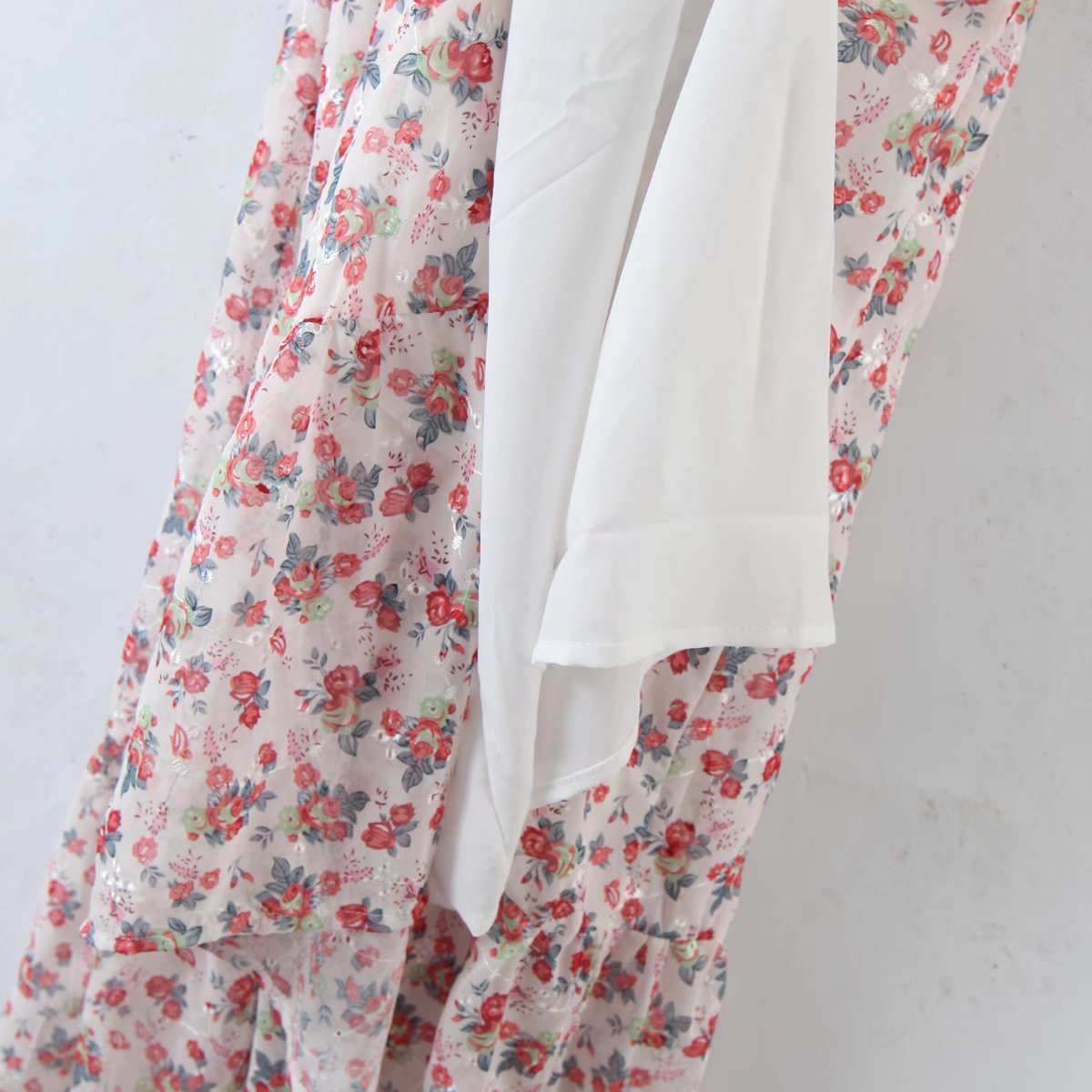 Wear A Long-sleeved Resort-style Maxi Skirt With One Shoulder And Two Shoulders CJ