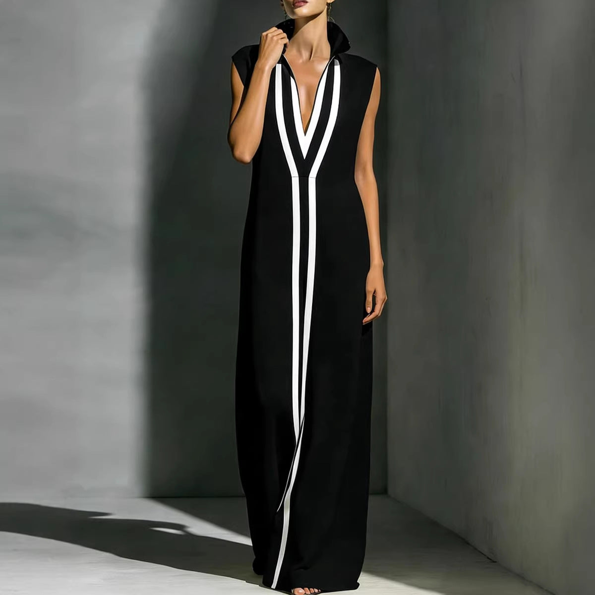 V-neck contrasting dress 