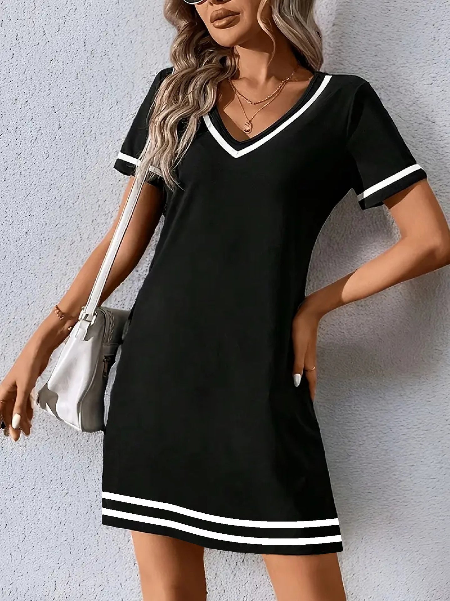 V-neck Fashionable And Elegant Contrast-color Short-sleeve Dress 