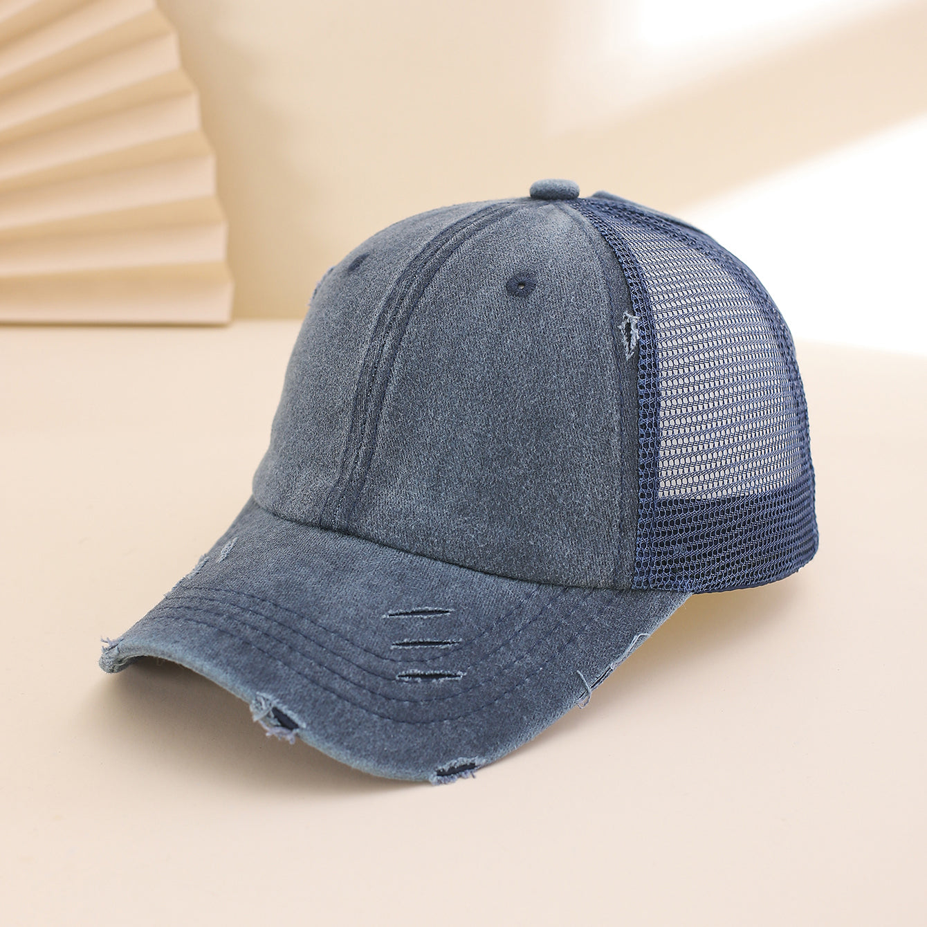 Solid-color, Frayed, Washed-out, Distressed, Mesh-patterned Cap - A Trendy, Youthful, Versatile Baseball Cap That Suits Both Daily Commuting And Outdoor Activities. 