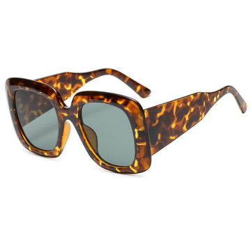 Leopardframed dark green film