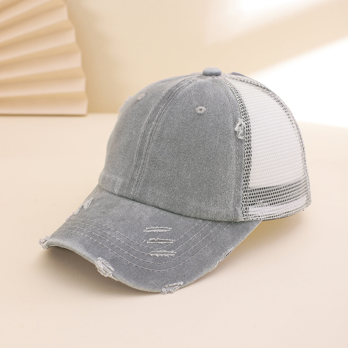 Solid-color, Frayed, Washed-out, Distressed, Mesh-patterned Cap - A Trendy, Youthful, Versatile Baseball Cap That Suits Both Daily Commuting And Outdoor Activities. 