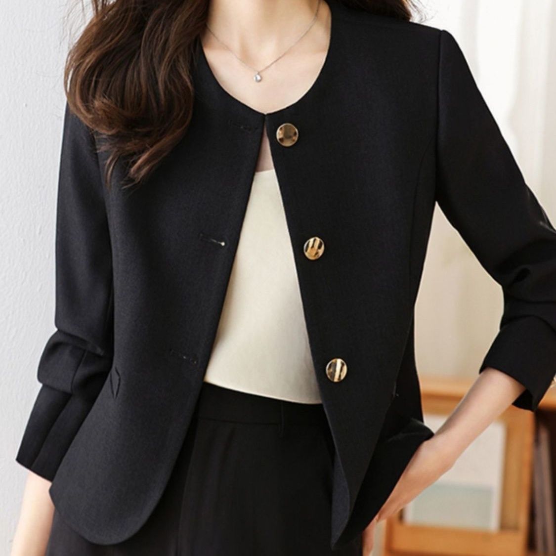 Womens Casual Cropped Jacket With A Crew Neck 