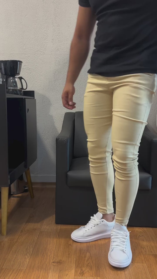 Pantalones ajustados con botones para hombre: ropa versátil para la oficina y el tiempo libre